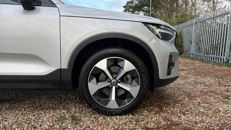 Volvo XC40 2.0 B4P Ultimate Dark 5dr Auto Petrol Estate